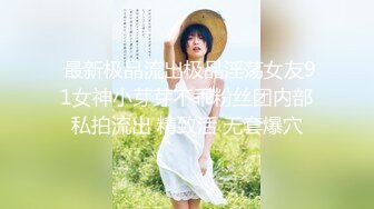 戶外車內拳交豐滿熟女大姐,拳頭握緊塞入抽插,大姐表情猙獰,爽翻了